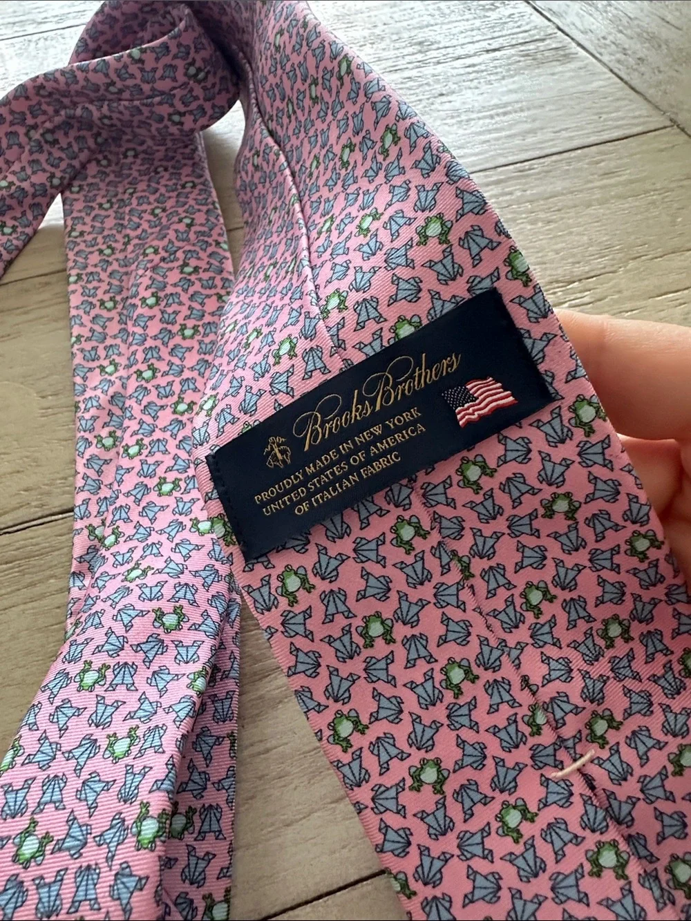 NWOT Brooks Brothers Pink Frog Origami Novelty Made in New York Silk USA - Picture 3 of 6